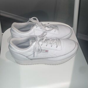 REEBOK White Classic Women’s Tennis Shoes Sz 7 EUC